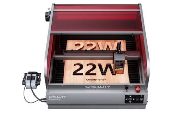 Creality Falcon2 Pro 22W incisore laser a carter chiuso su sfondo bianco